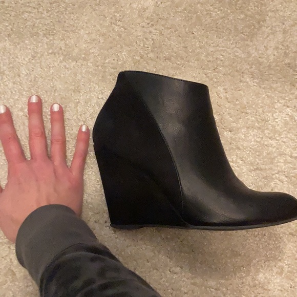 Worn a couple times size 8.5 Black pari Zumba madden girl shoes - Picture 6 of 7